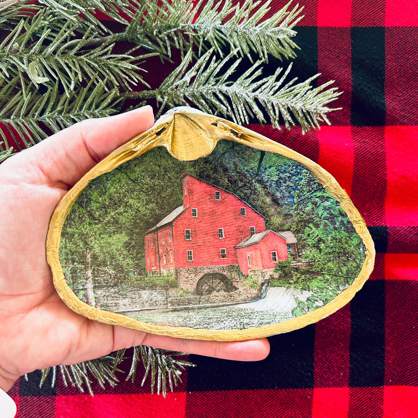 Clinton Red Mill Large Size Clam Shell Trinket Dish